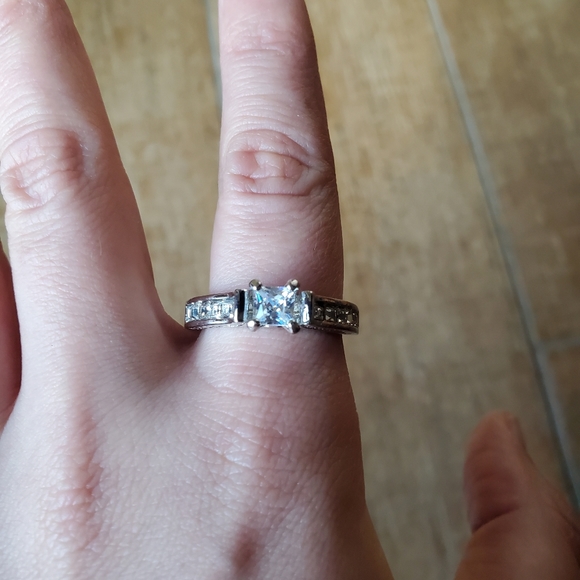 *RARE* Vintage Dainty Engagement Ring - Picture 12 of 15